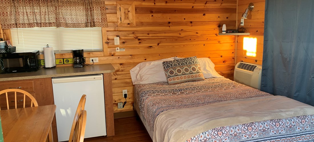 Lodge 11 - queen bed