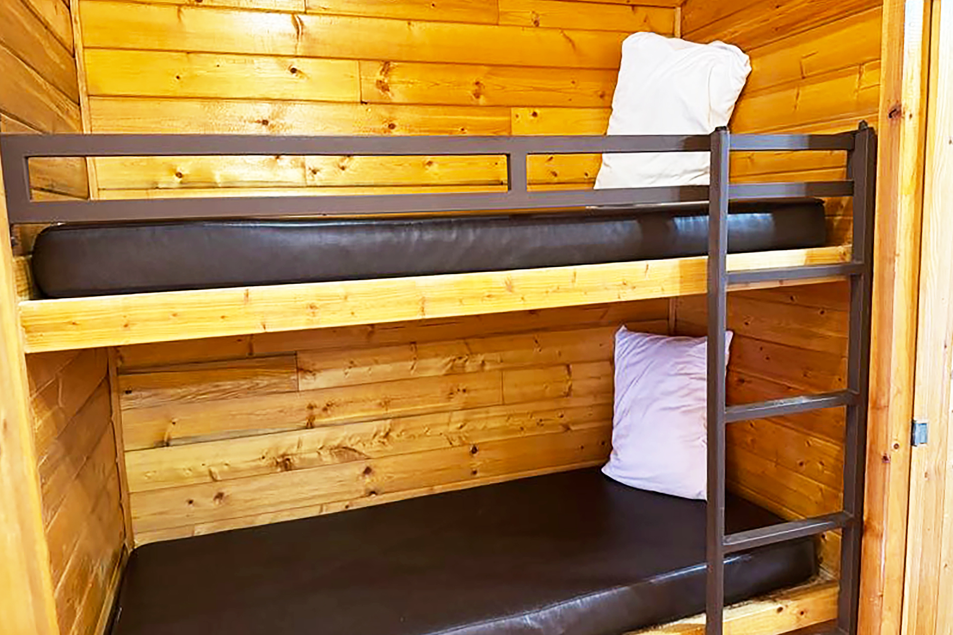 Deluxe Cabin, 1 Room, F+BB - Sleeps 6