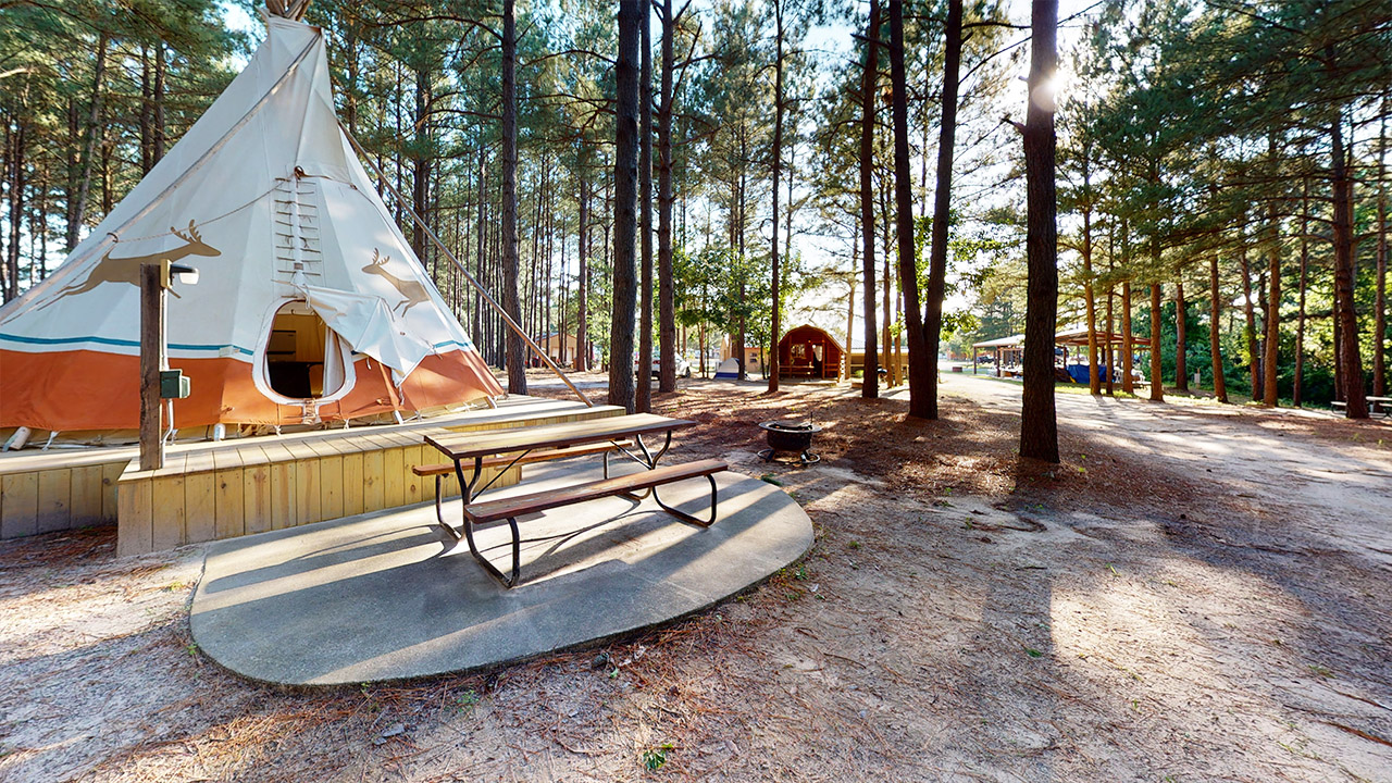 TeePee (No Bathroom), Patio TIPI Pictures Rusk KOA Holiday Campground