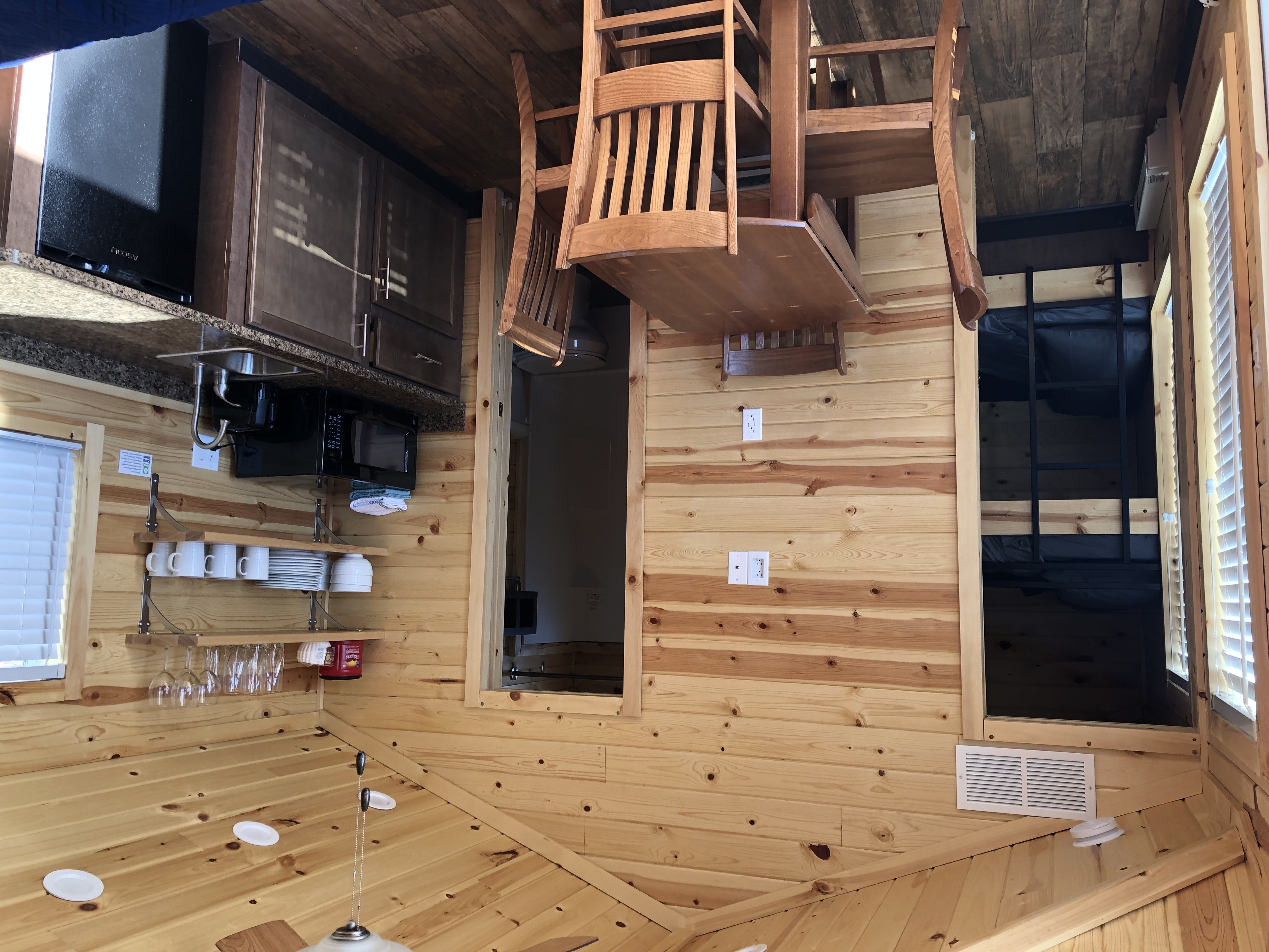 Deluxe Cabin (Full Bath with Tub & Shower) Deluxe Cabin 1 Bedroom