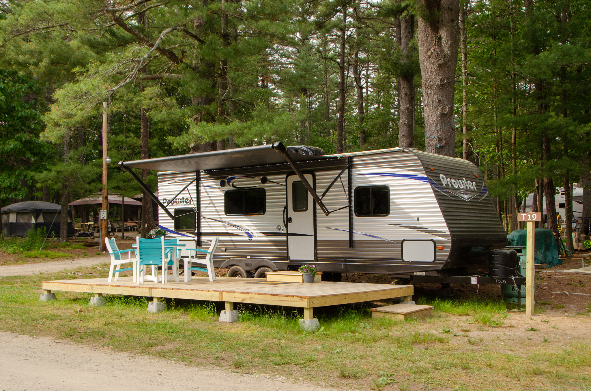 RV Rental (Full Bath with Tub & Shower), Patio Pictures Lebanon KOA Holiday on Salmon Falls