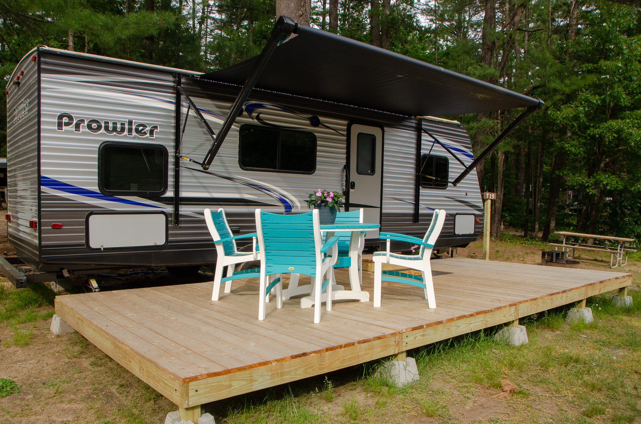 RV Rental (Full Bath with Tub & Shower), Patio Pictures Lebanon KOA