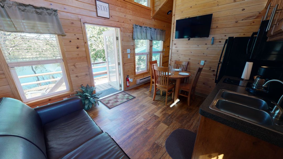 Deluxe Cabin DC5
