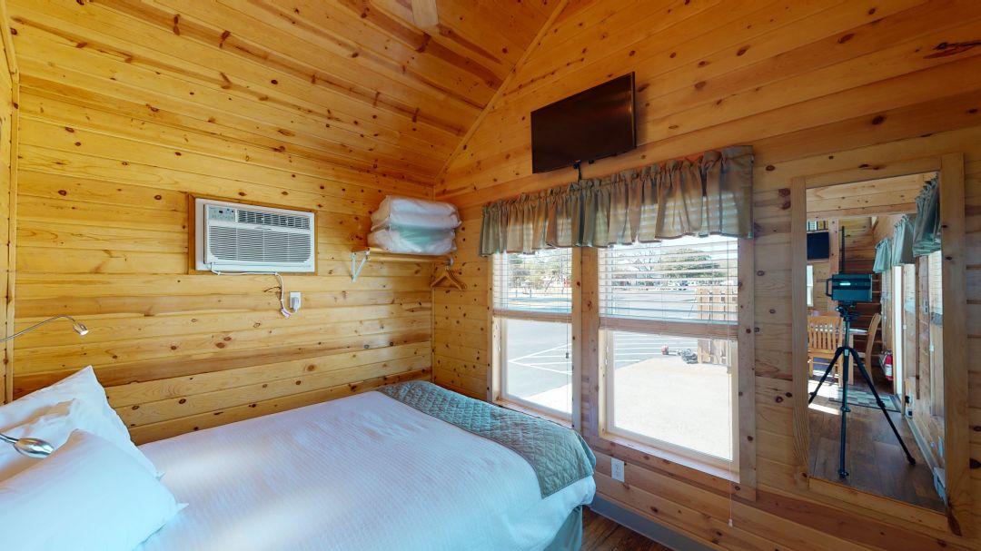 Deluxe Cabin DC1