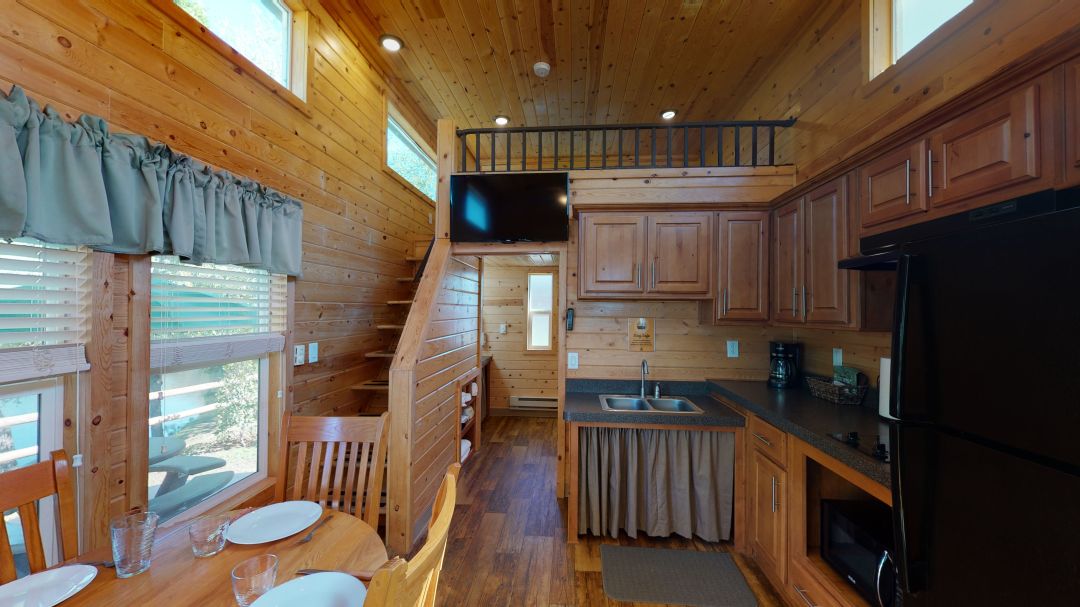 Deluxe Cabin DC01