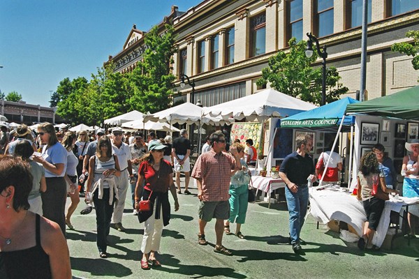 Petaluma Farmers' Market June through August Photo