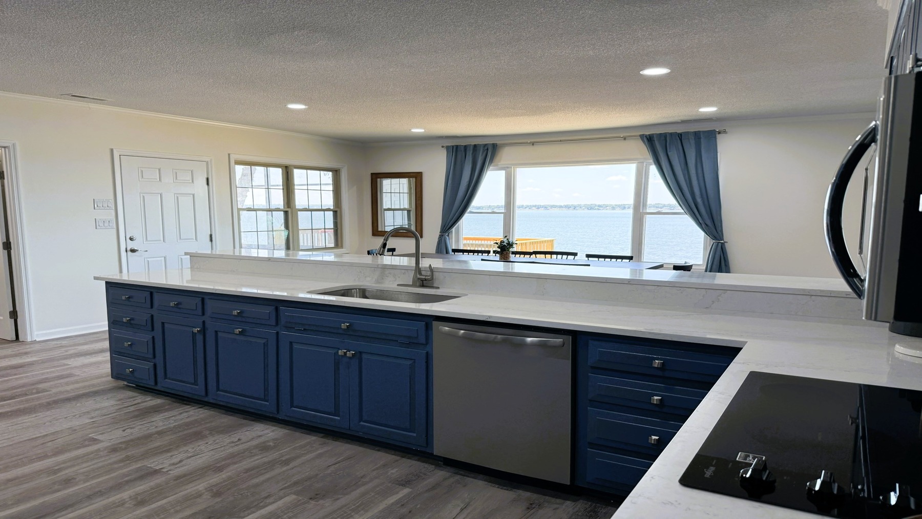 Kitchen-Lake-View