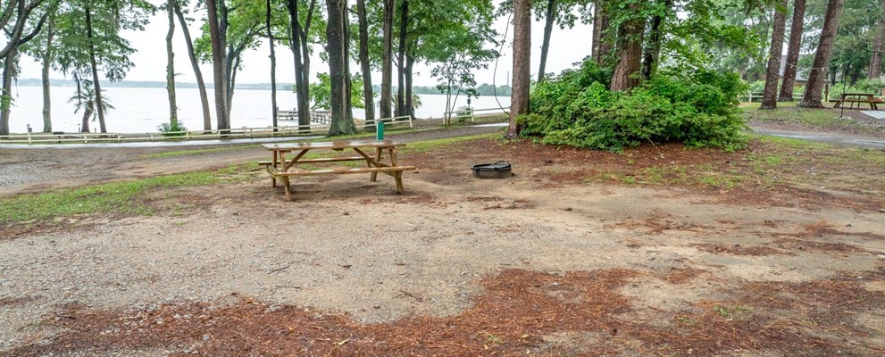 30-AMP-Pull-Through-Lakefront-Water-Electric-no-sewer