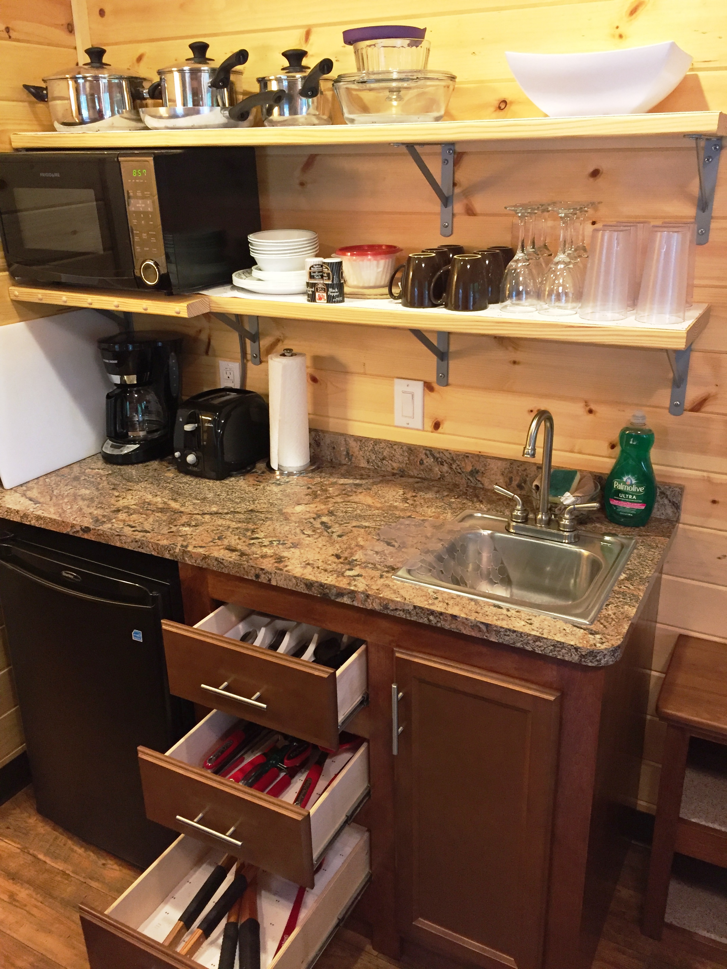 Deluxe cabin kitchenette