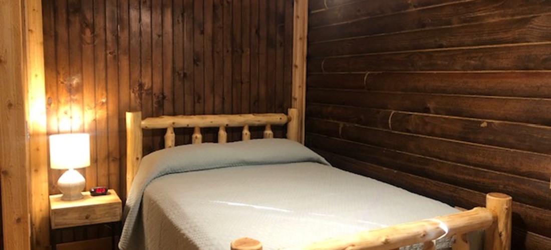 Azalea Cabin's Bedroom