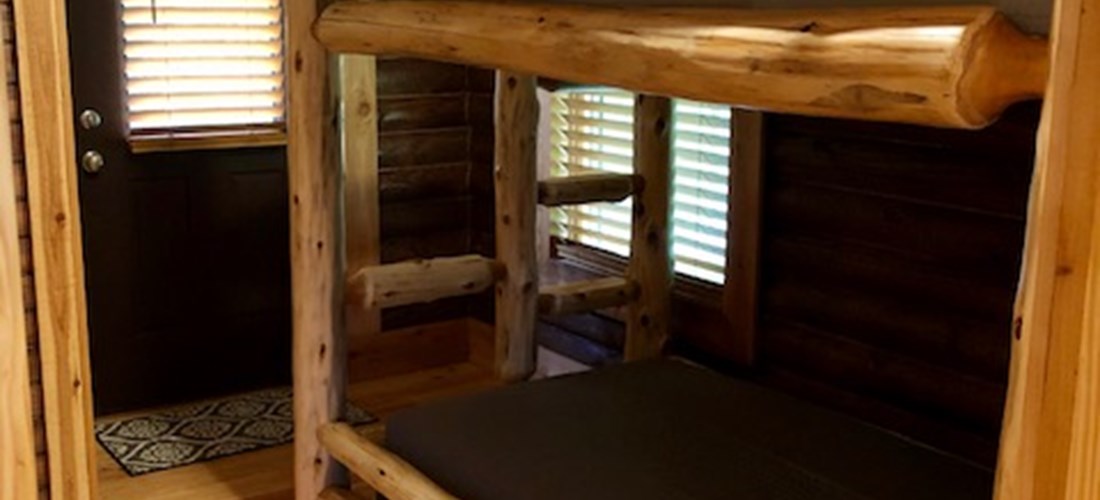 Magnolia Cabin's second bedroom with one set of bunk beds.