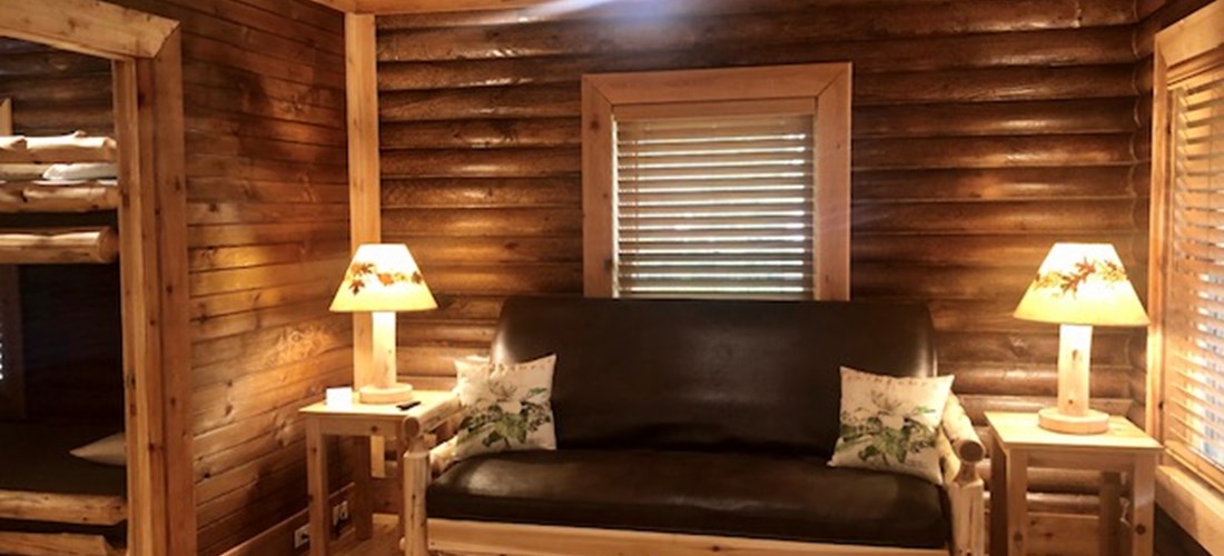 Magnolia Cabin: Living Room