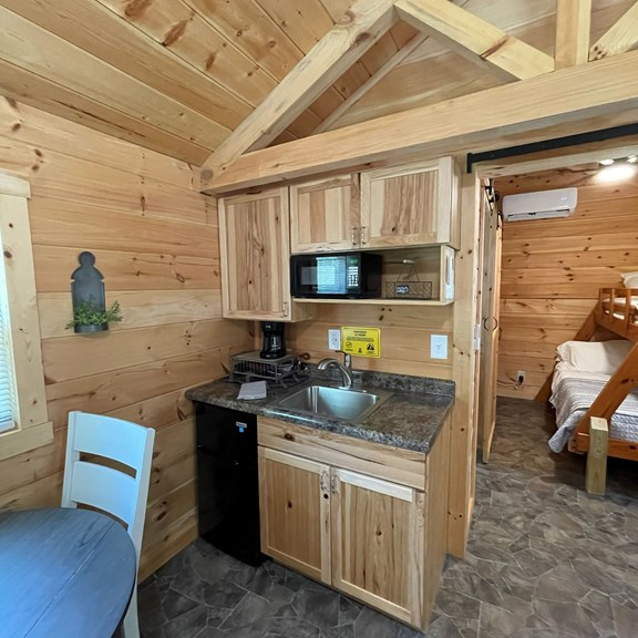 Amish Deluxe Cabin 69 Kitchenette