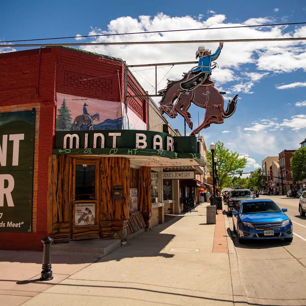 Experience the Top Bars and Restaurants in Sheridan, Wyoming