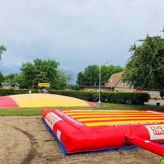 Plan a trip to Hull, Iowa
