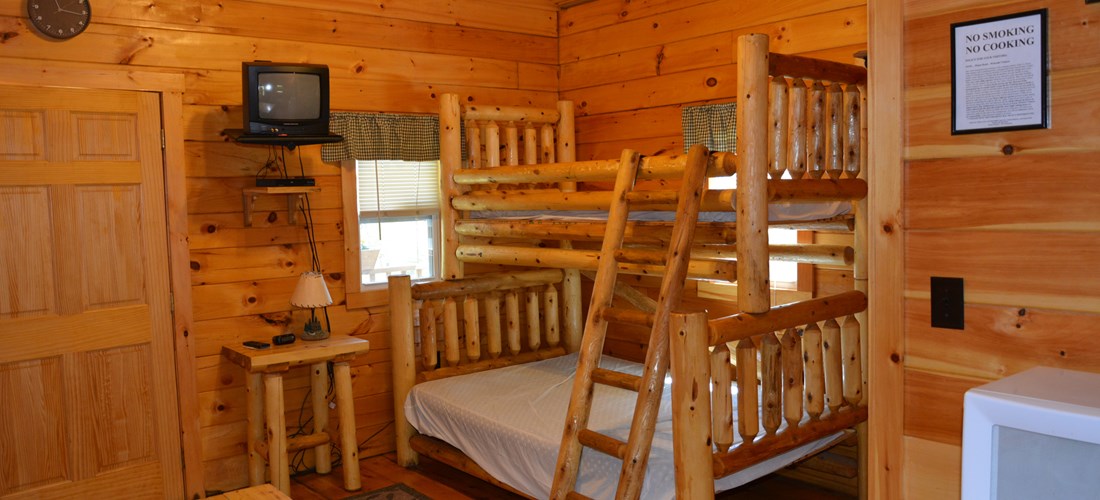Double bed and bunk in Cottage