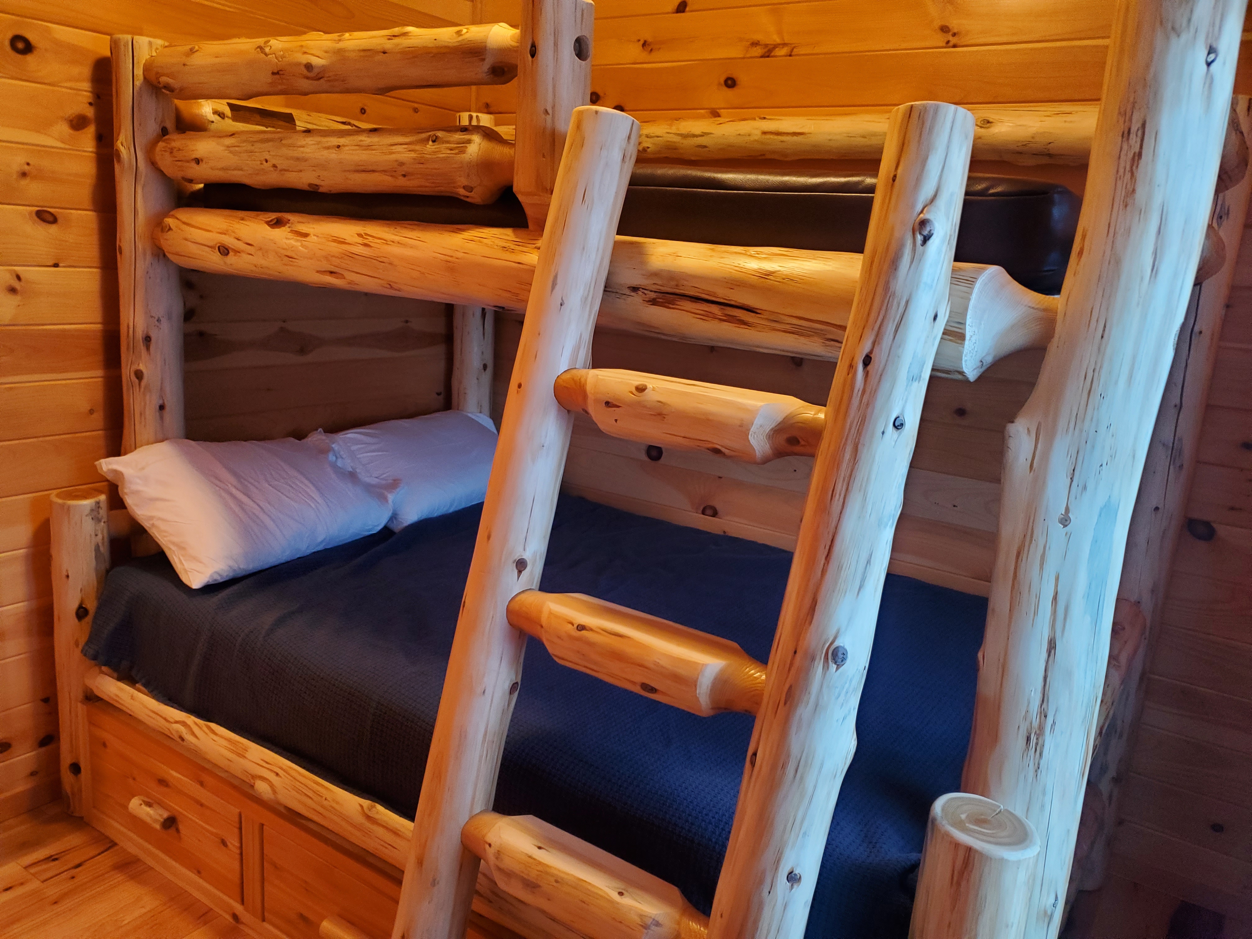 Moose Lodge 2nd Bedroom - double bed with bunk over top