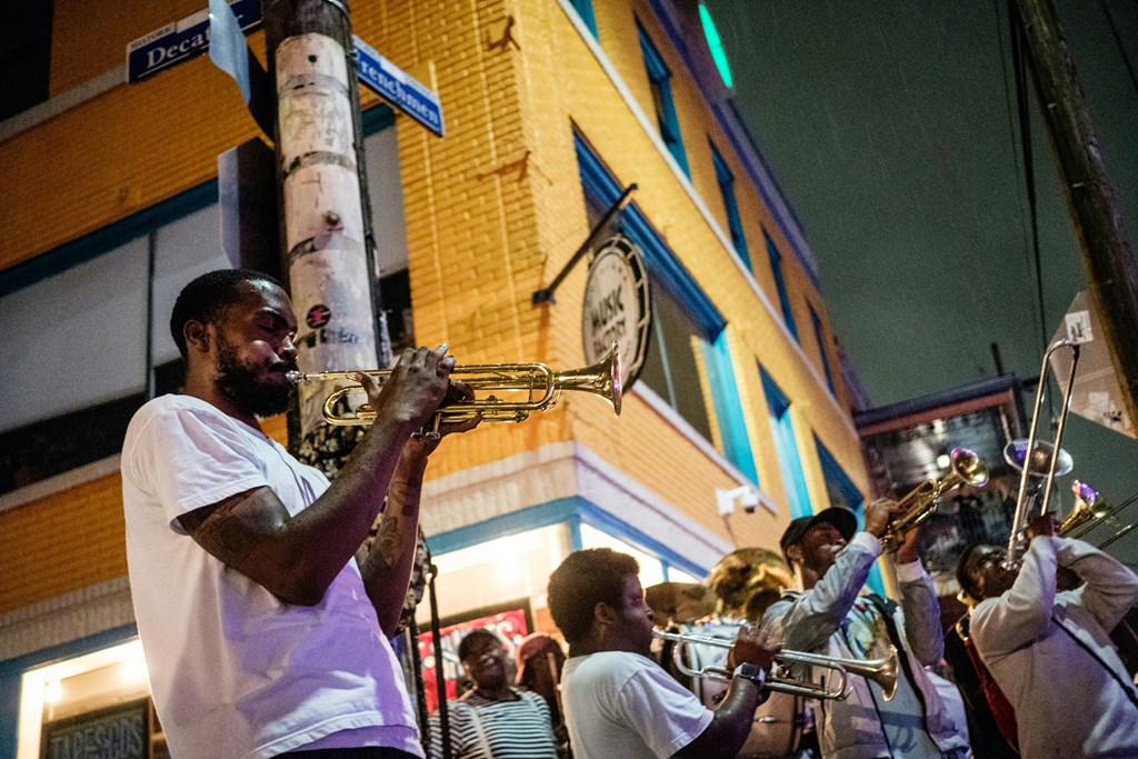 Experience the Magic of the New Orleans Jazz & Heritage Fest