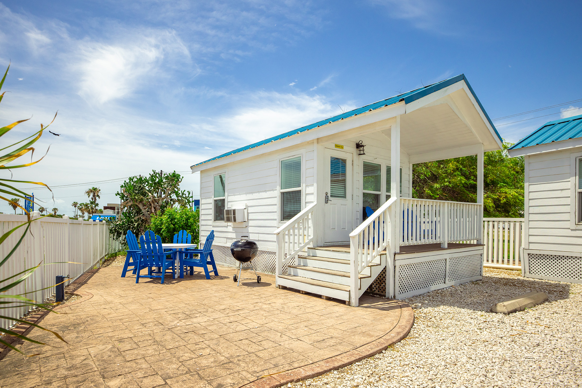 KS23 - Deluxe Cabin, 1 Bedroom (Full Bath with Shower) – Sleeps 4