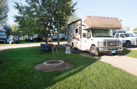 Spacious pull through site