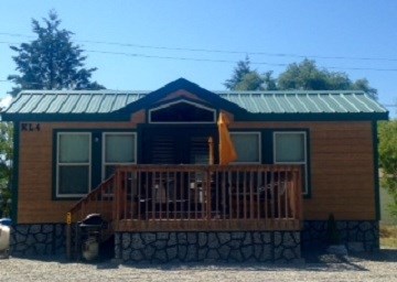 Deluxe Cabins (full bathroom with tub & shower)