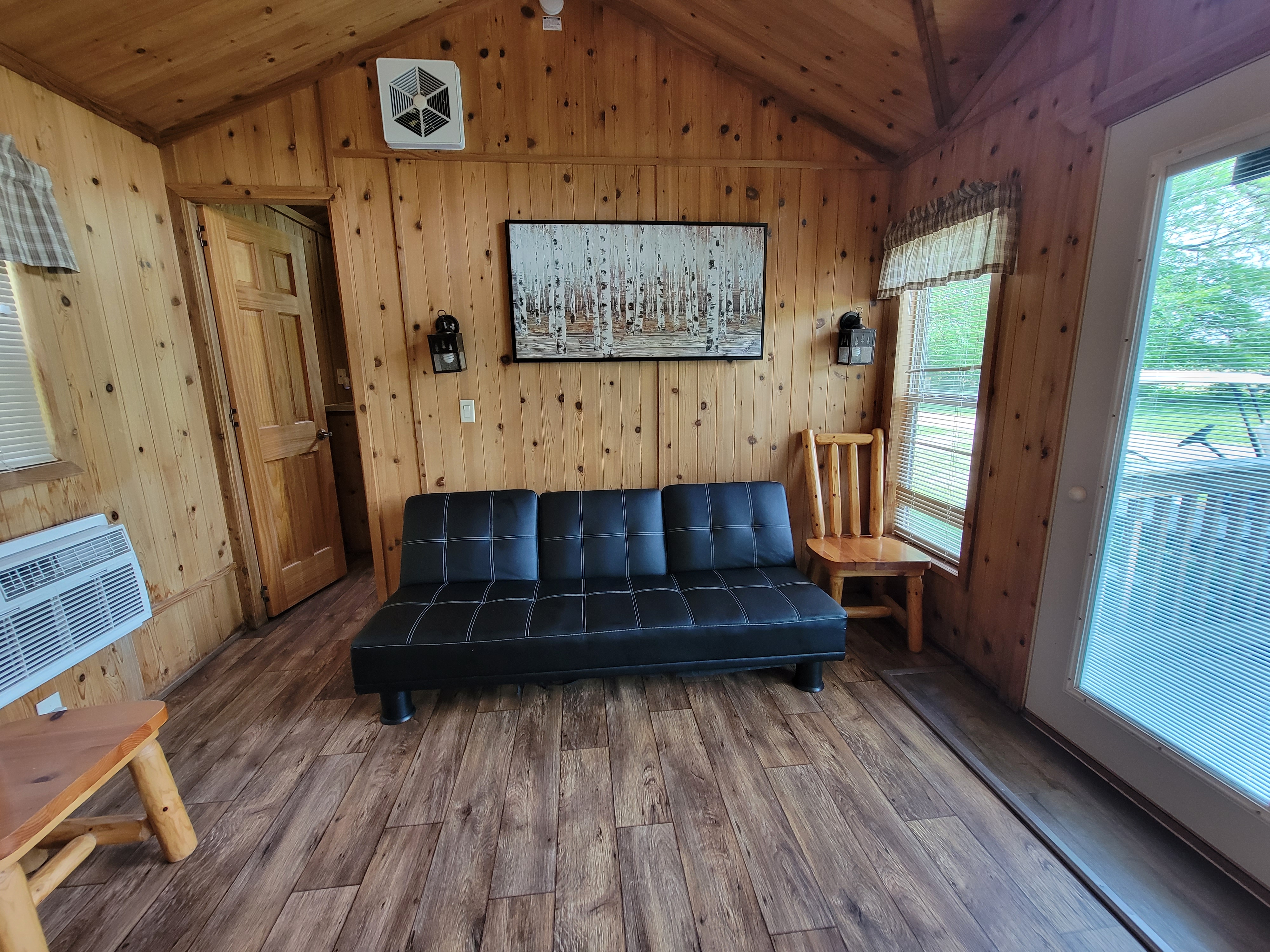 Lodge Futon sleeps 5th person