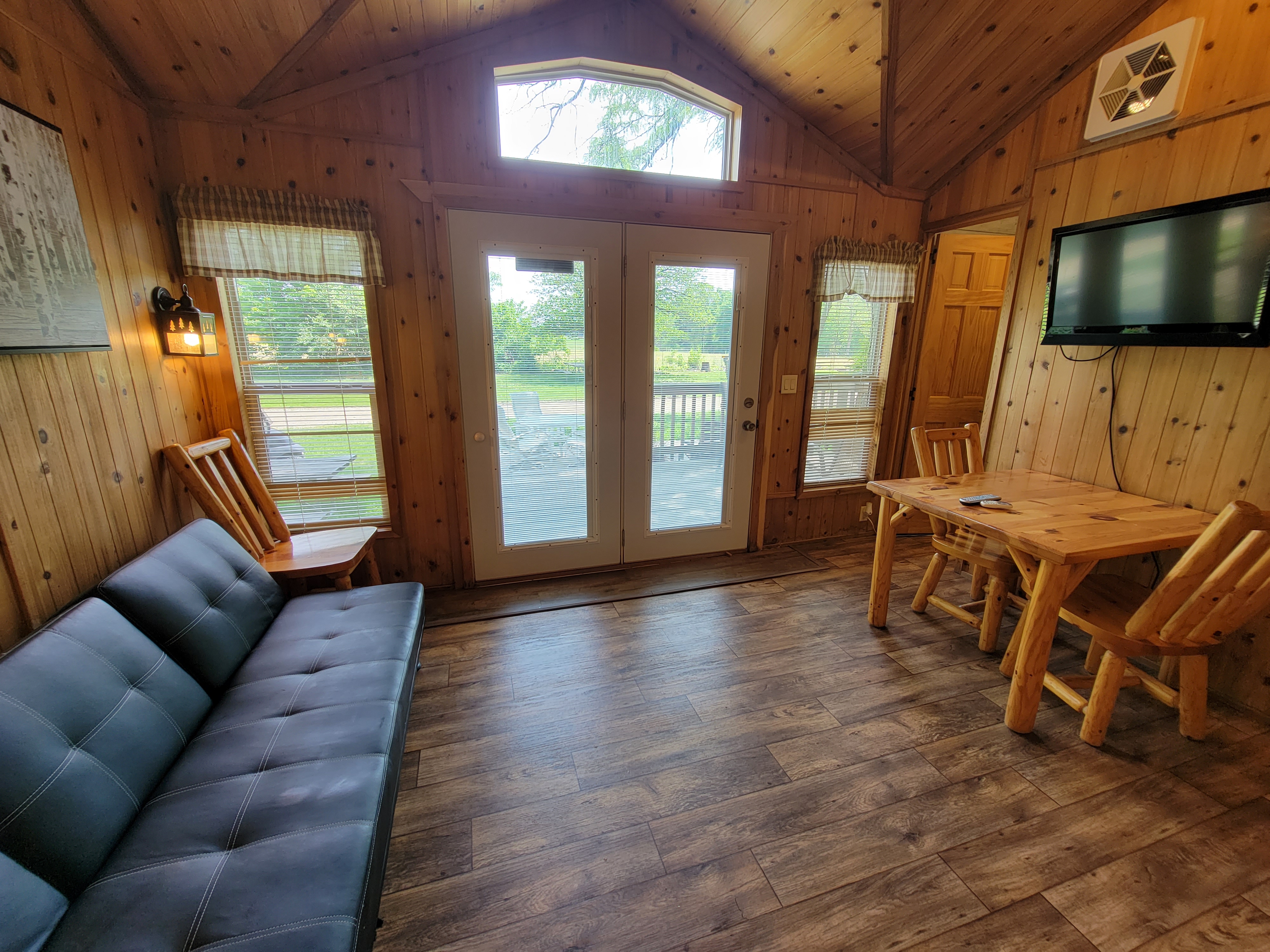 Lodge front wall