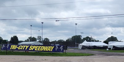Hello Racing fans! Tri-City Speedway!