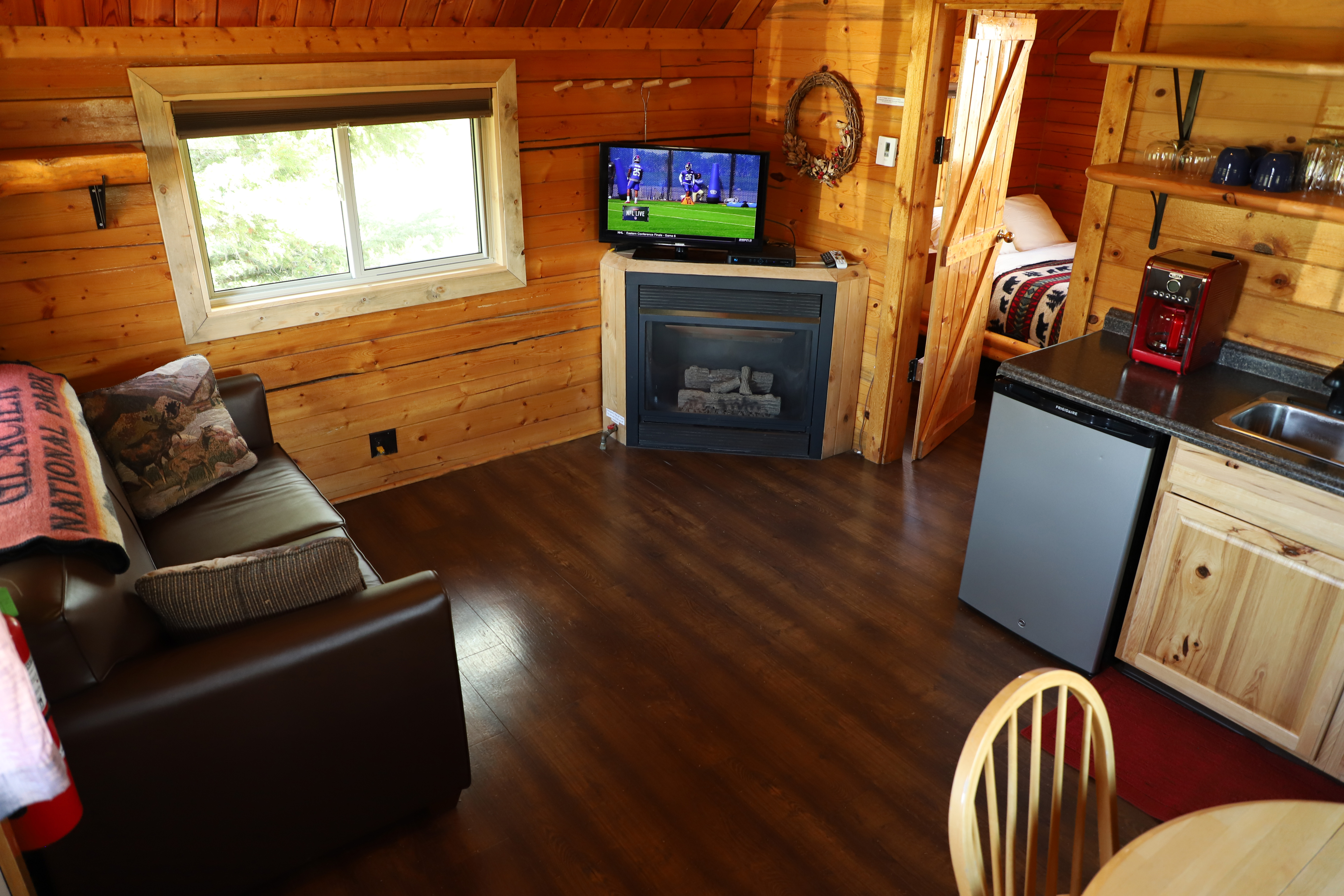 deluxe cottage living room