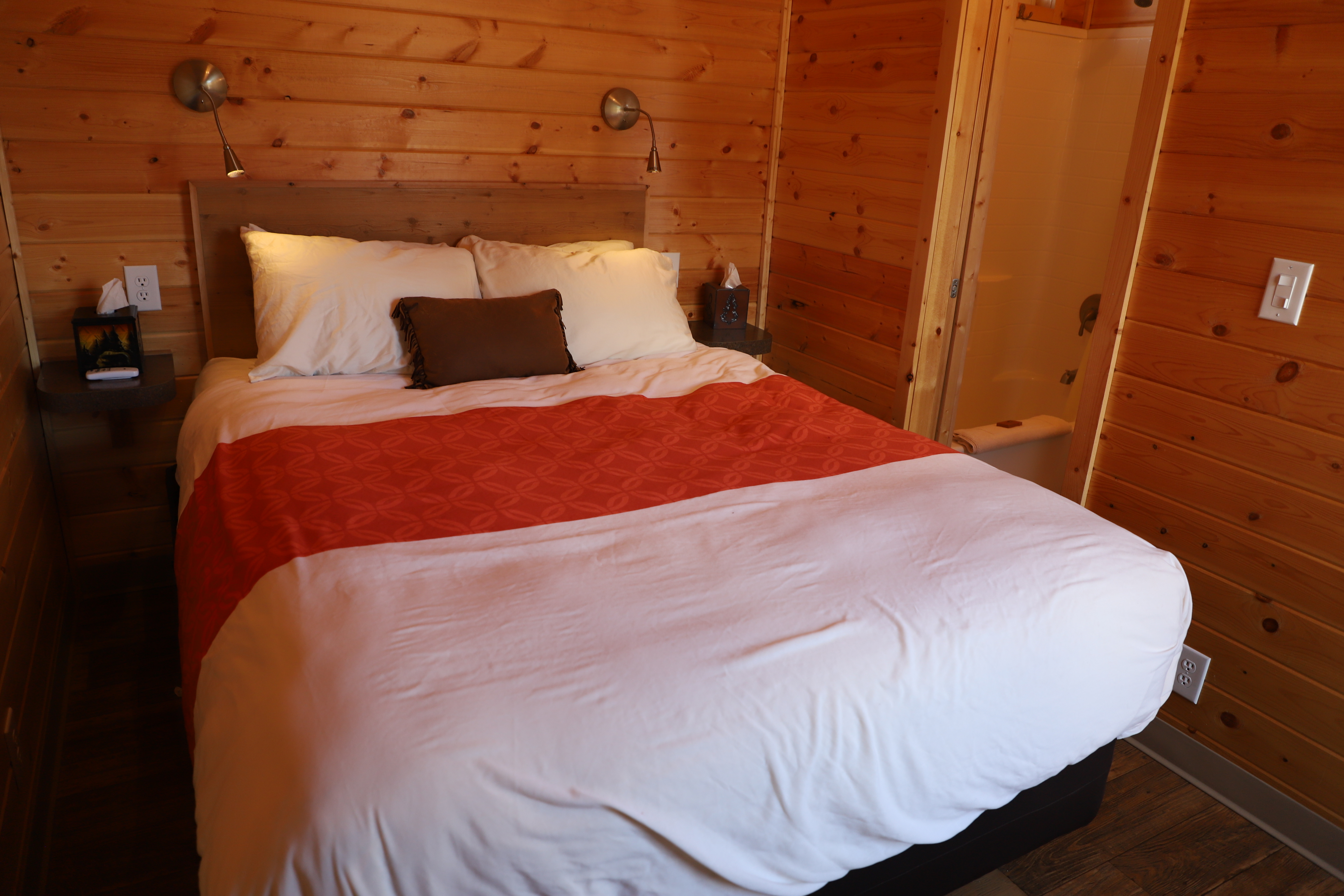 lodge 6 bedroom bathroom