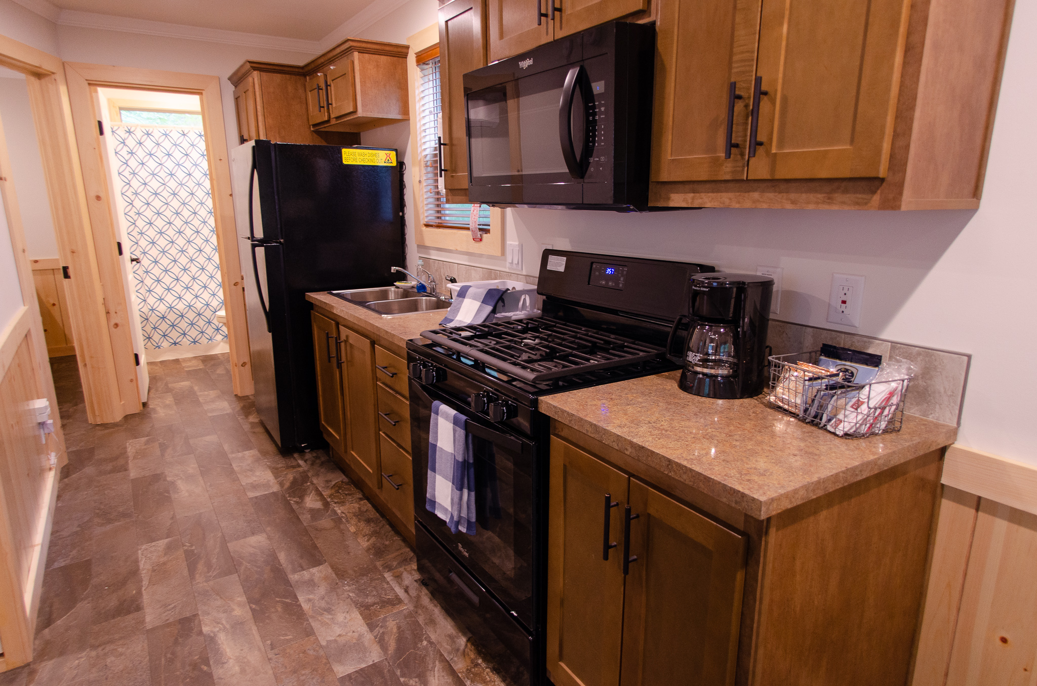 Deluxe Cabin kitchen
