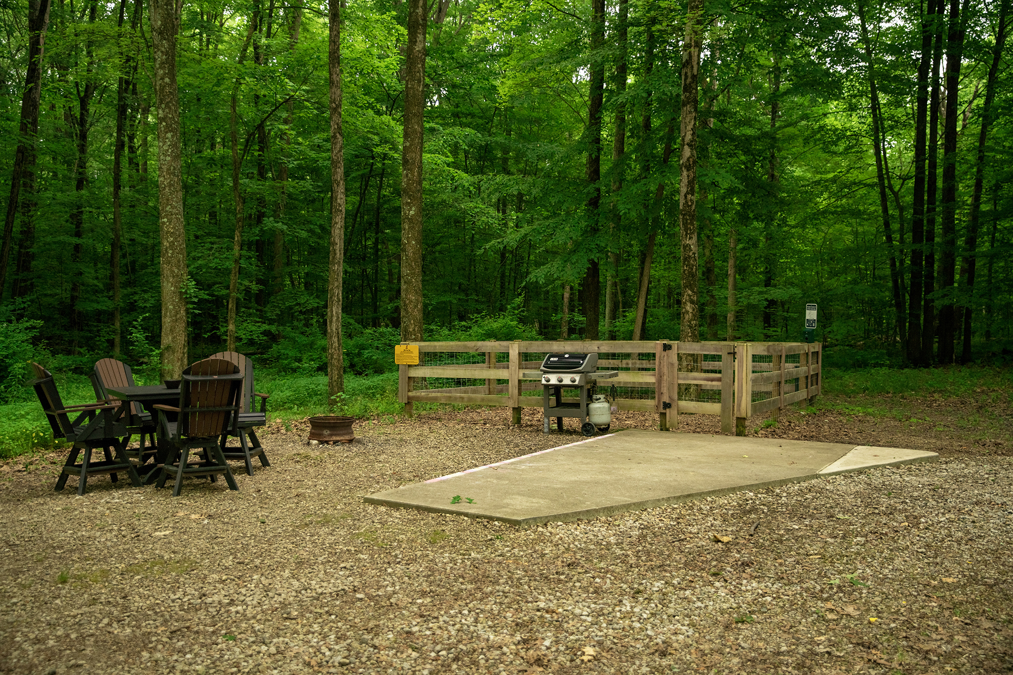 RV 511 - Back In 50/30 AMPS FHU KOA Patio with Paw Pen