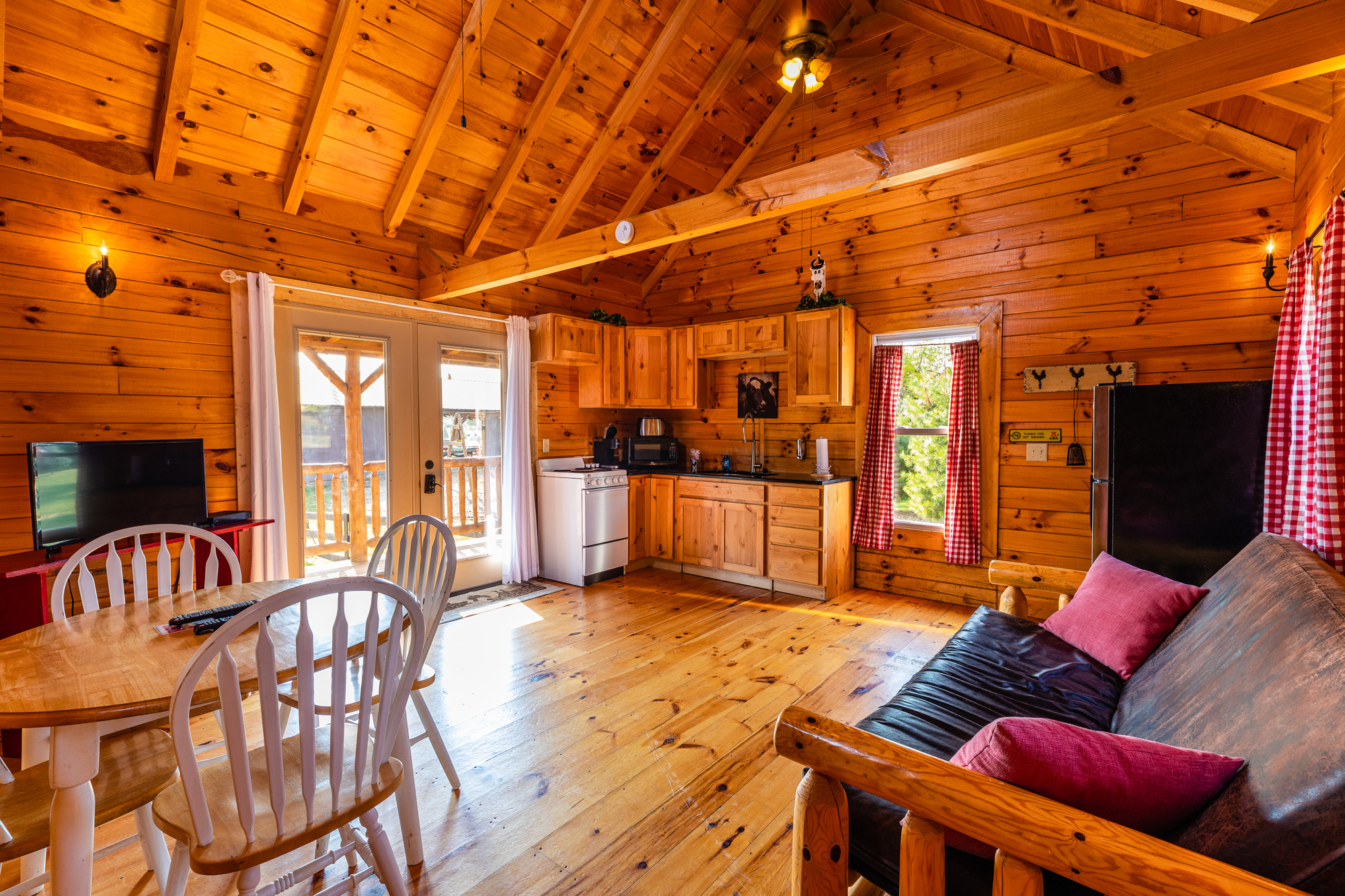 FARMHOUSE CABIN
