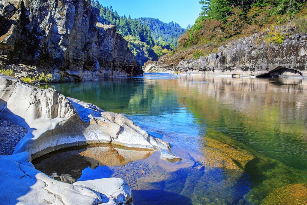 Hidden Swimming Holes and River Spots Near Sutherlin Oregon