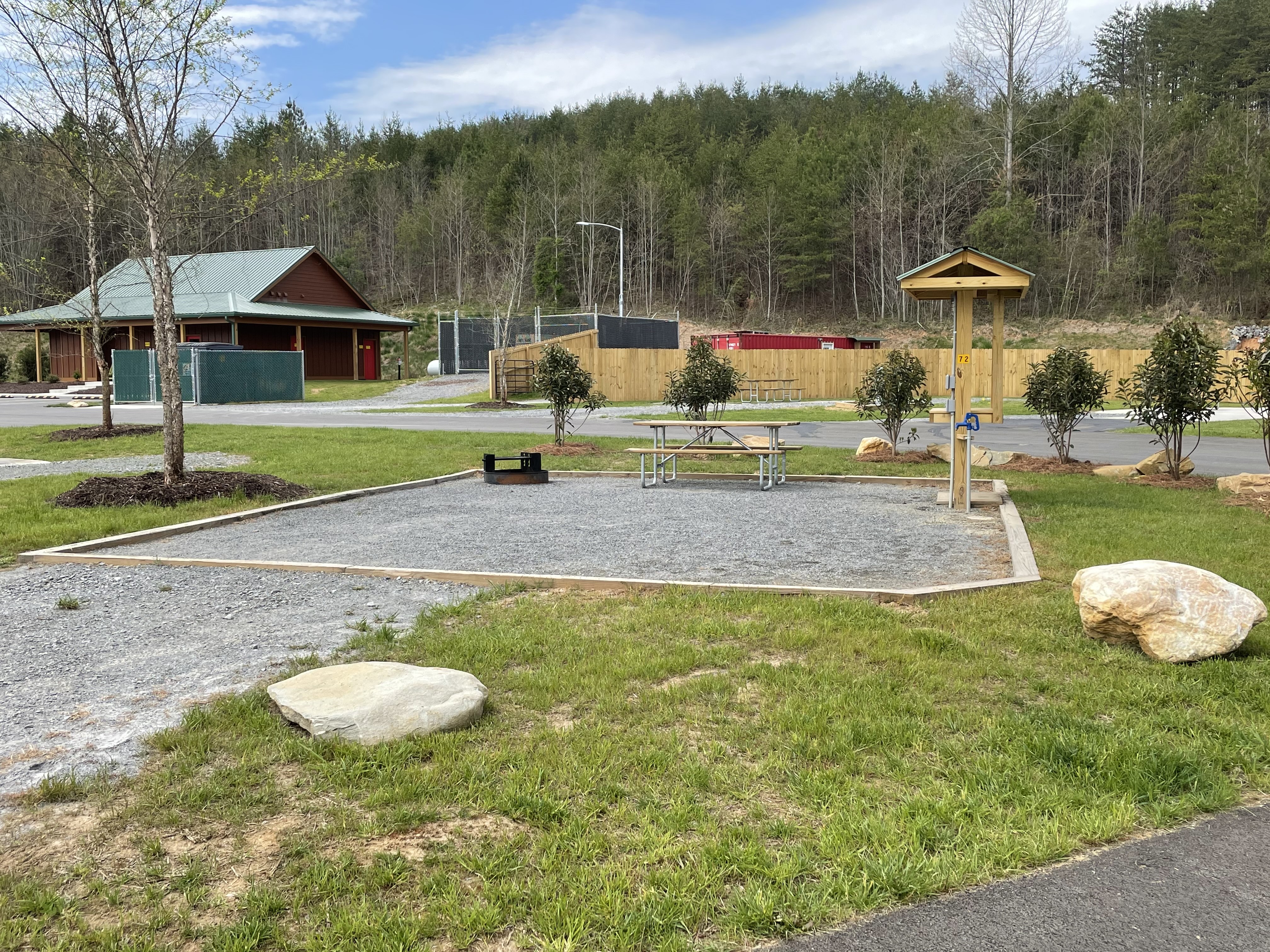 Premium Tent, Water & Electric, Gravel Tent Pad Pictures Blue Ridge