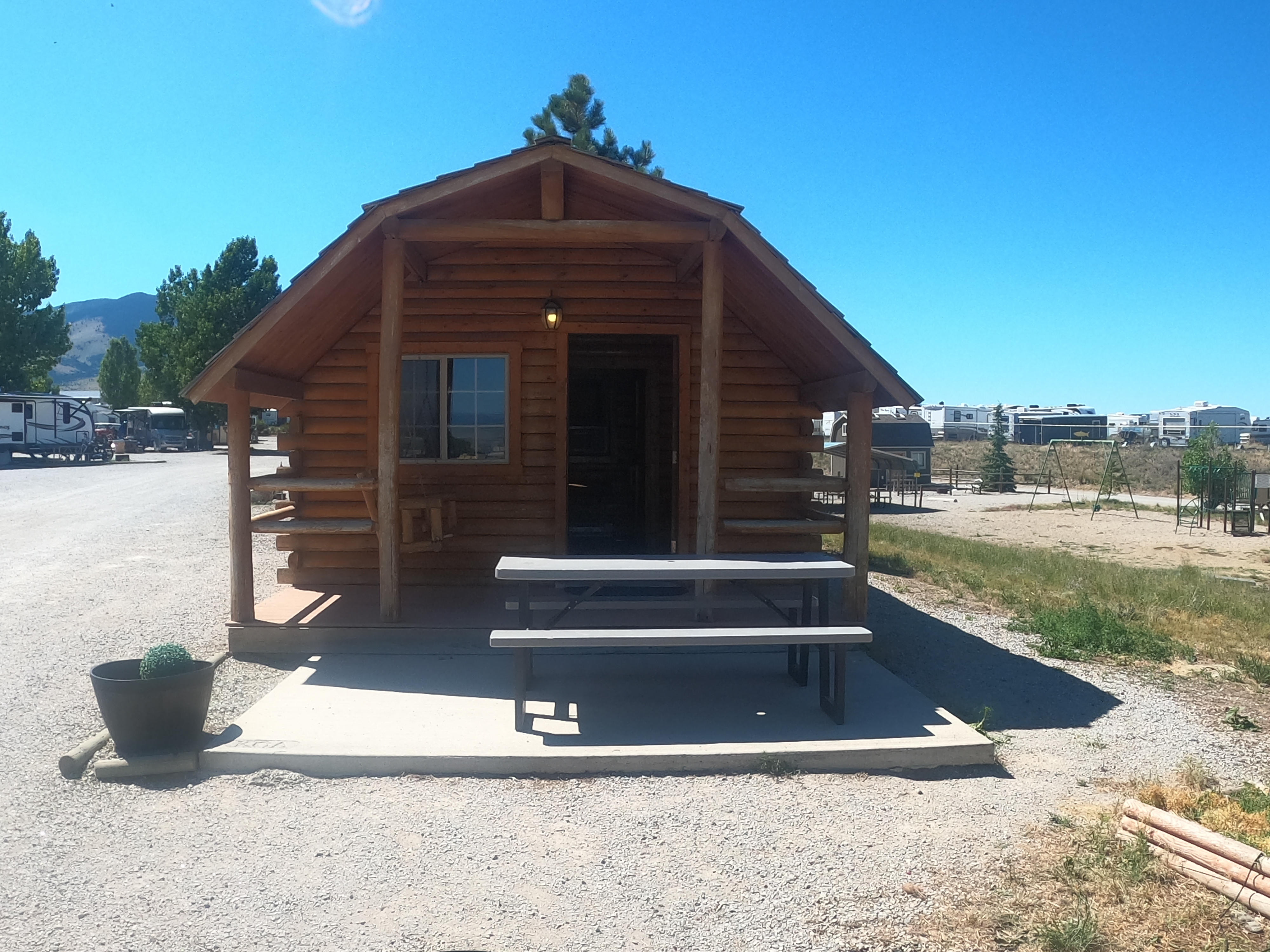 1Bedroom Cabin is open all year! A cozy room with a double bed and a twin bunk bed.  Has a nice heater to keep you warm in the winter. Complimentary coffee/water. It has a small refrigerator and microwave available. Remember to bring your own pillow and sheets/blankets.