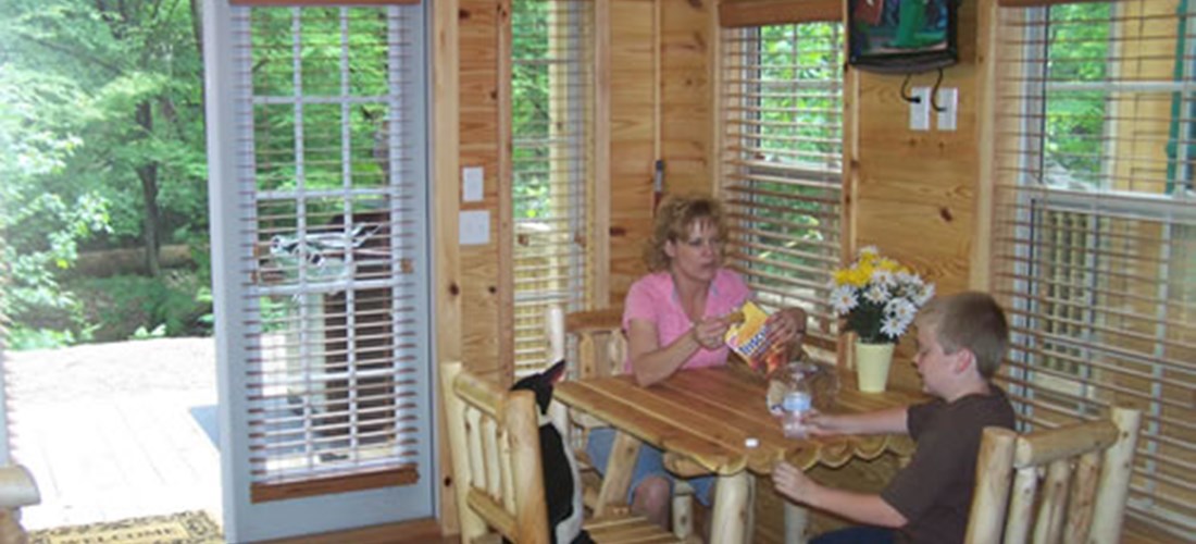 Deluxe Cabin (Full Bath with Shower, Riverfront, Loft Unit-3