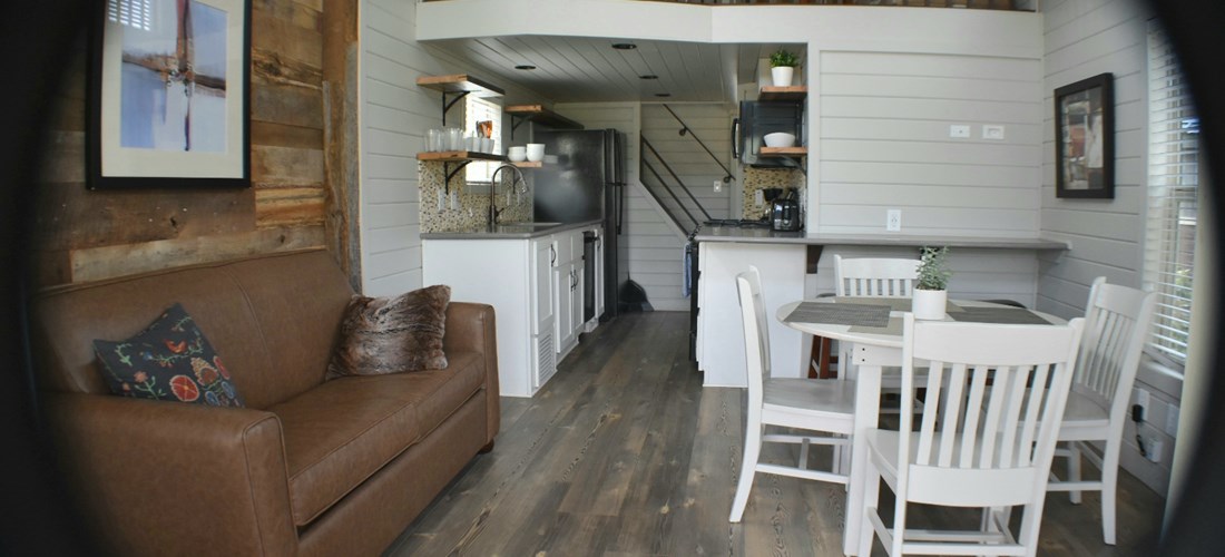 Living area in 1 bedroom cabin