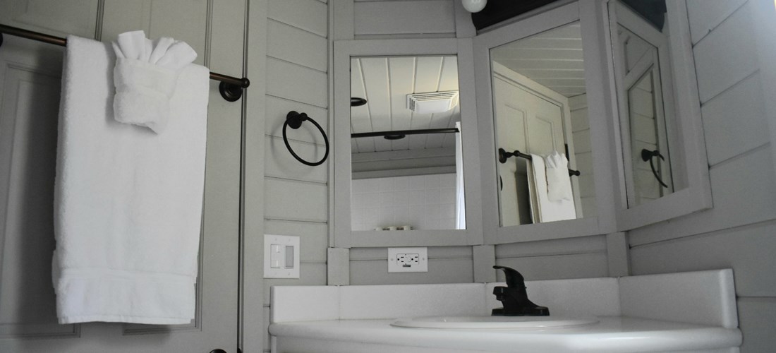 1 bedroom bath view