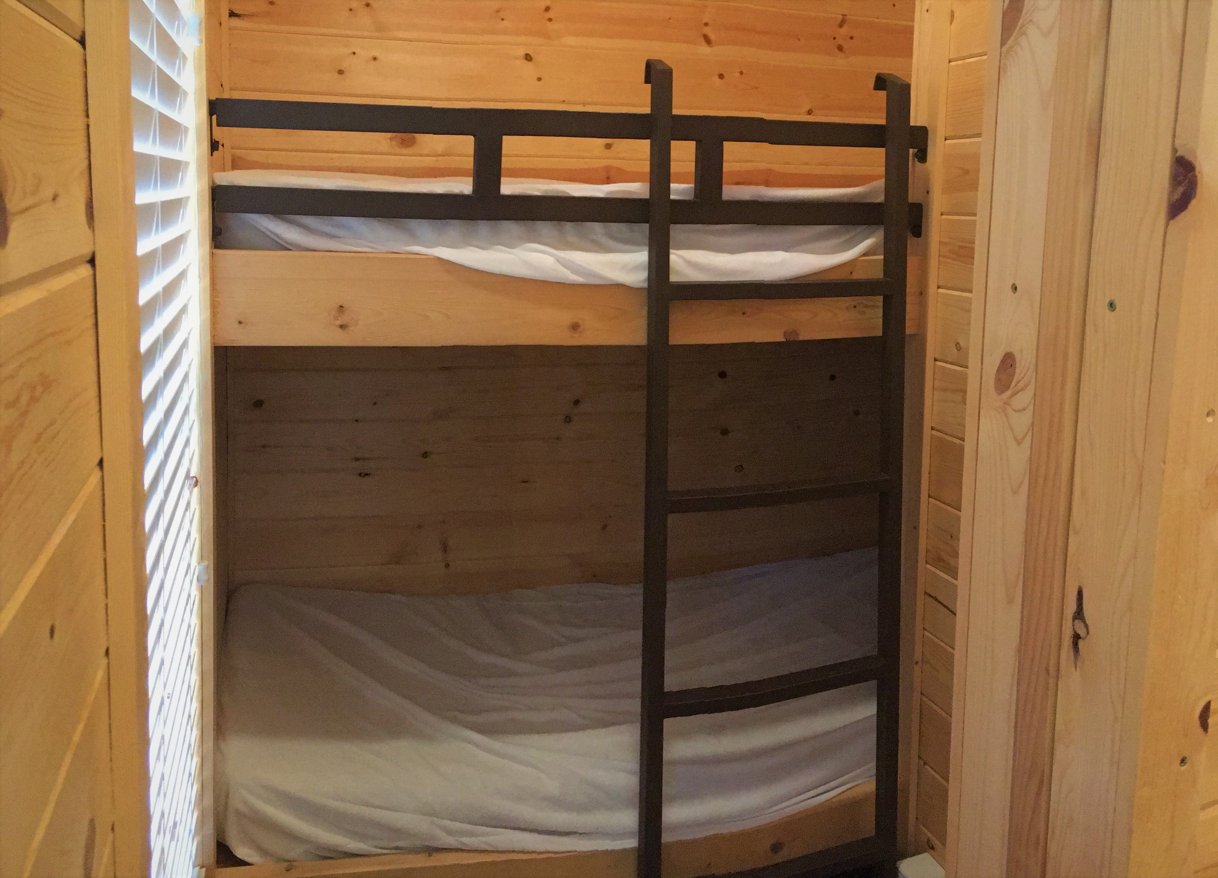 Vernal/Dinosaurland KOA Deluxe Cabin