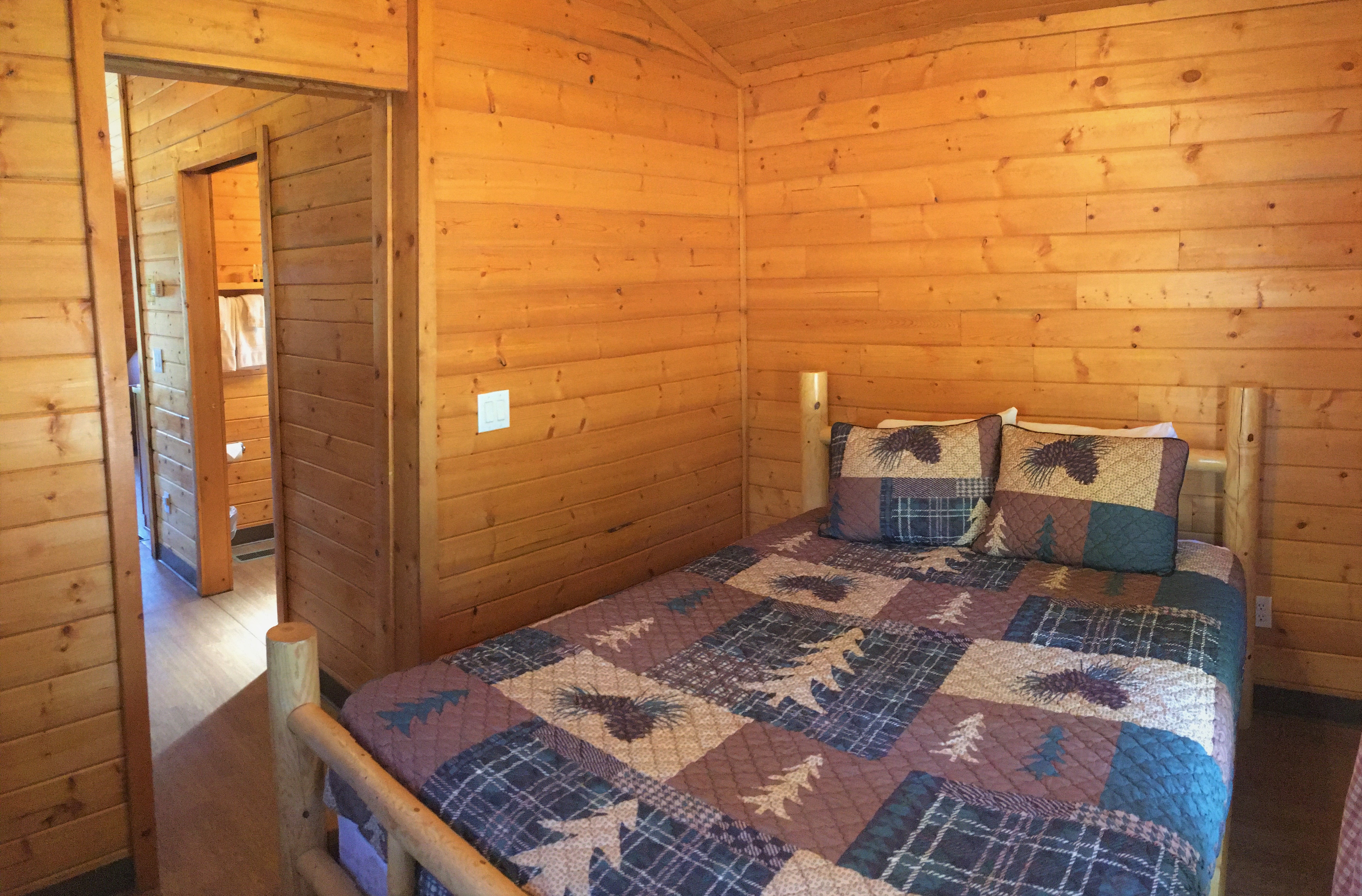 Vernal/Dinosaurland KOA Deluxe Cabin Bedroom
