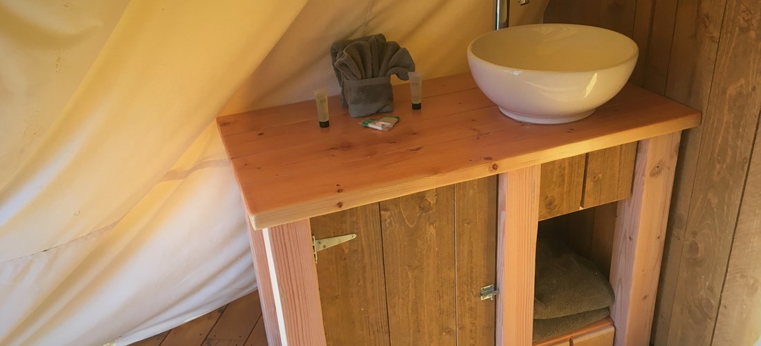 Sink with hot water; soap & shampoo inside the TeePee.