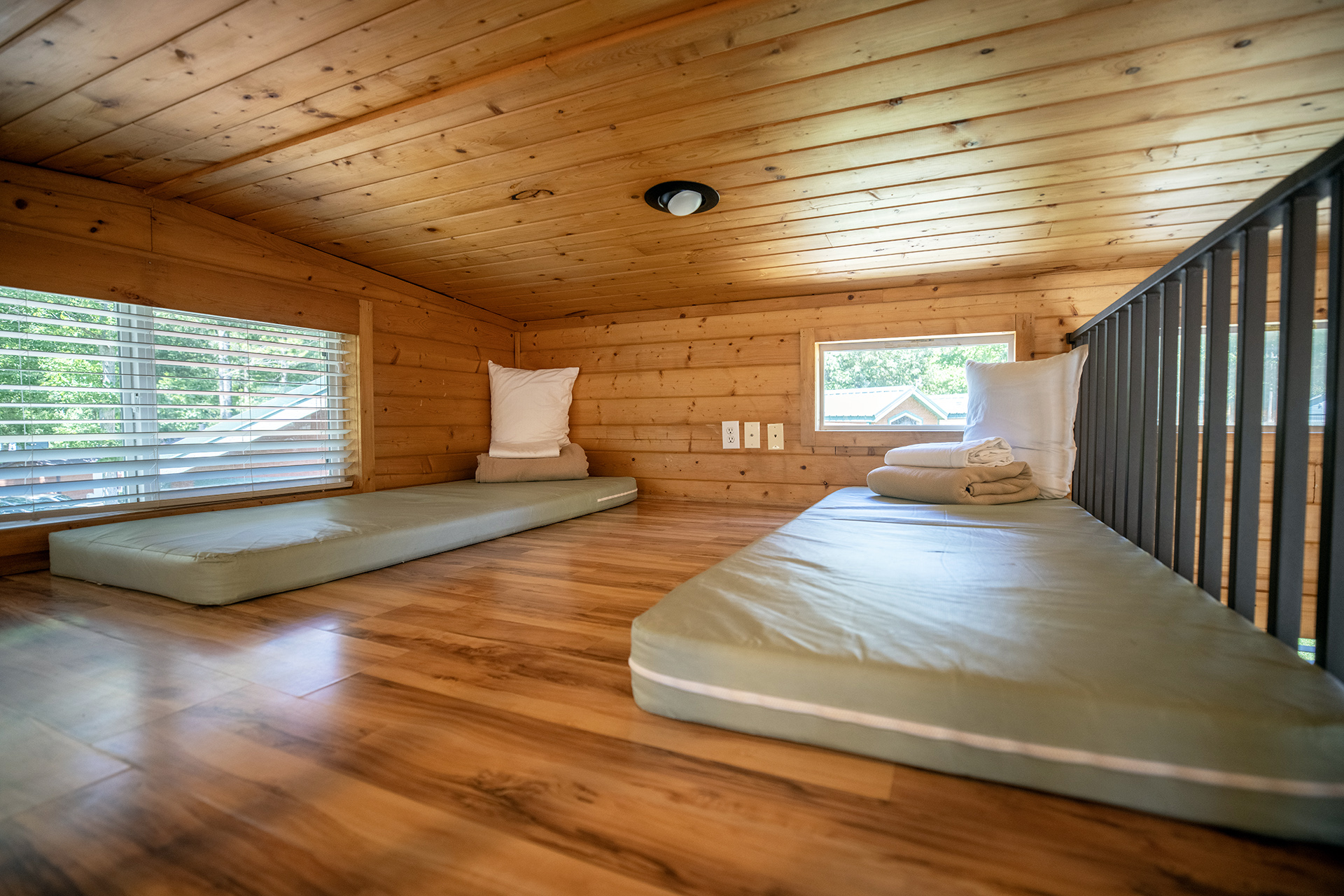 DC711 - Deluxe Cabin, 2 Room with Loft & Patio