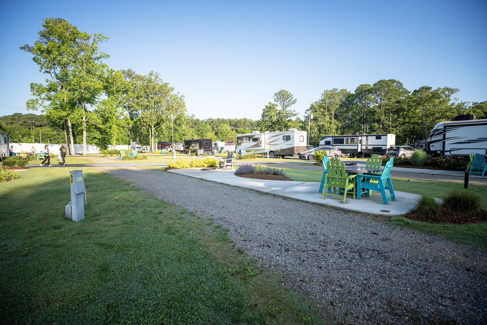 RV 52, Pull-Thru 50/30 AMPS FHU KOA Patio®, Gravel