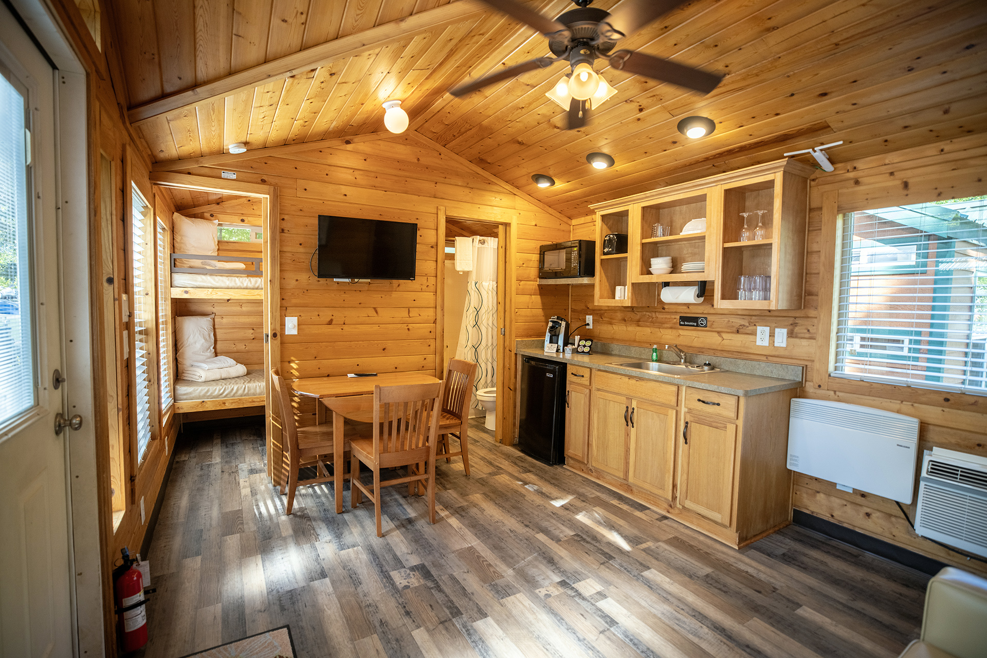 DC708 - Deluxe Cabin, 2 Room with Patio