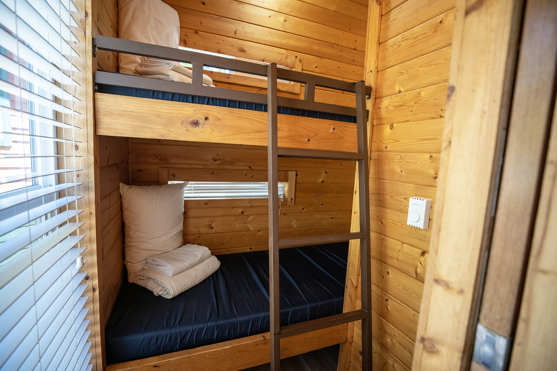 DC711 - Deluxe Cabin, 2 Room with Loft & Patio
