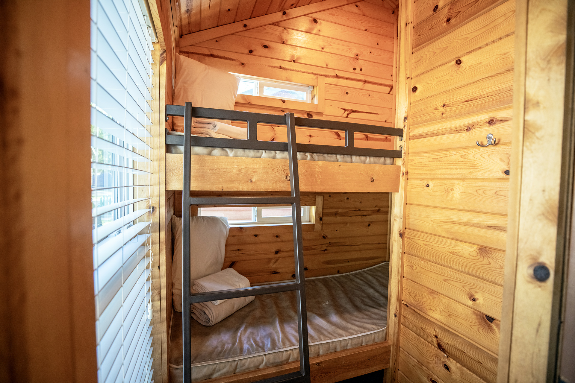 DC713 - Deluxe Cabin, 2 Room with Patio