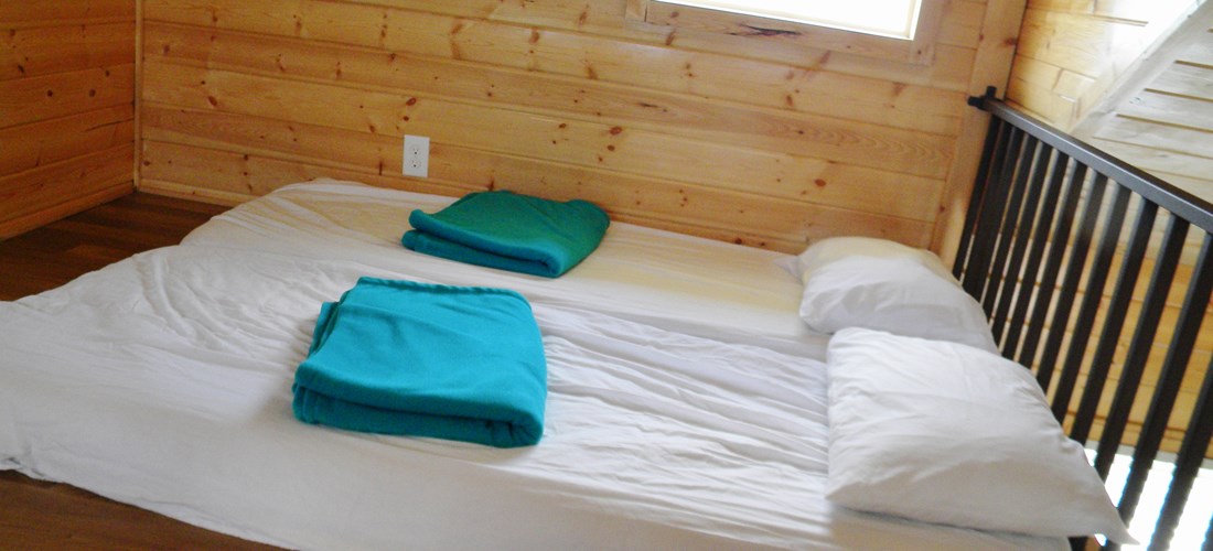 DELUXE CABIN Twin Beds in Loft