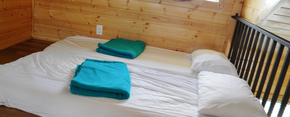 DELUXE CABIN Twin Beds in Loft