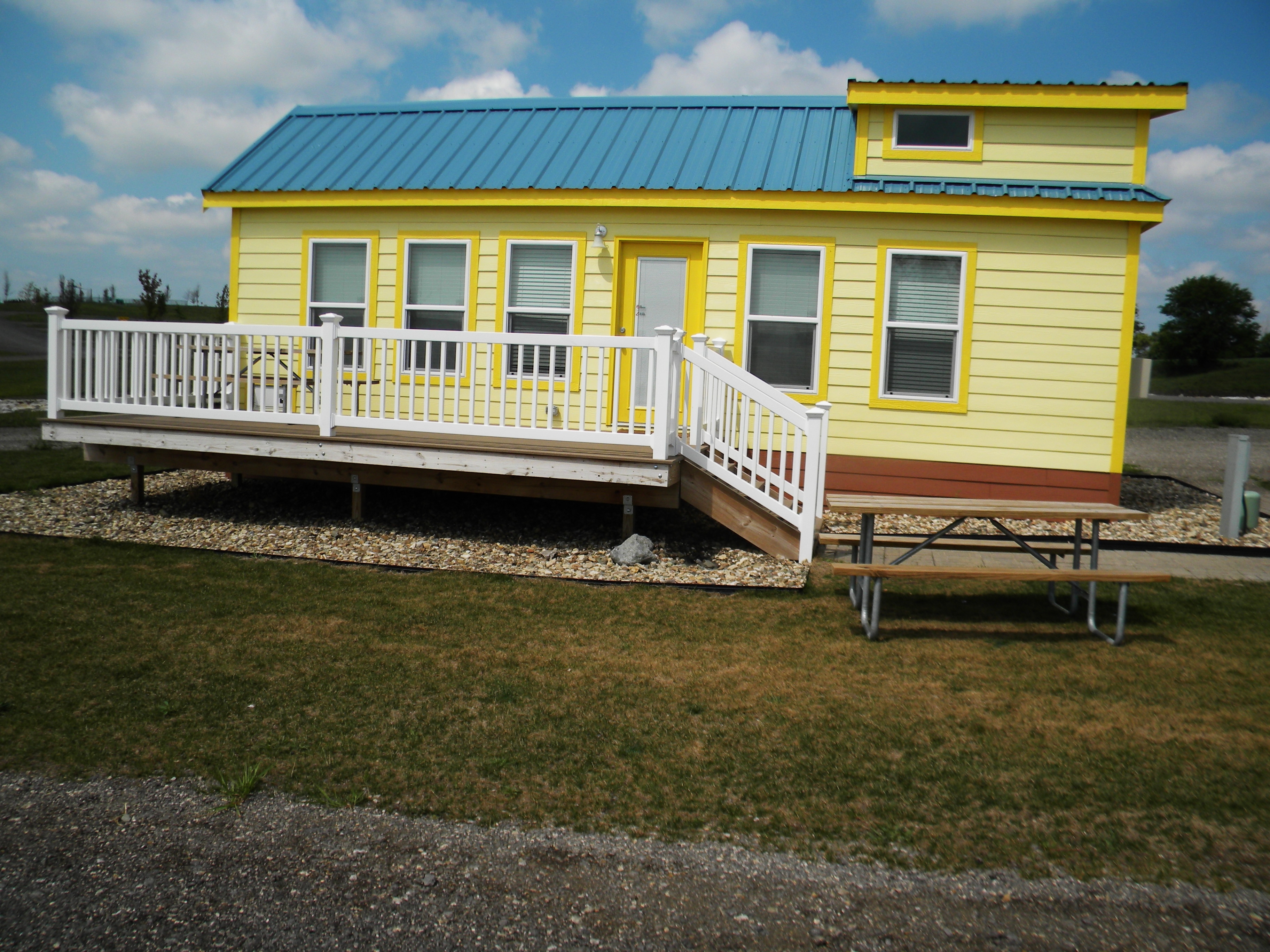 DELUXE CABIN Exterior 8 PERSON BEACH FRONT